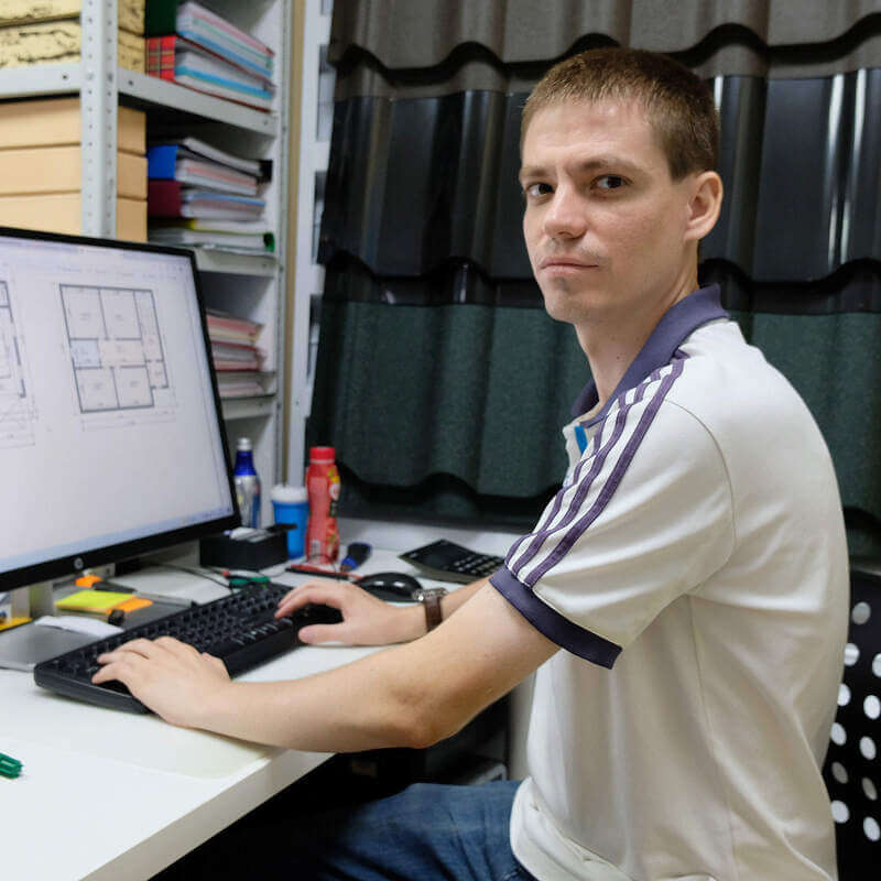 РОМАН ЛИСАЕВ